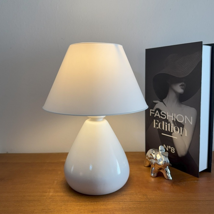 Abajur Luminaria de Ceramica Porcelana Gota Bivolt Com Cupula para Decoração Quarto Escritorio Sala Decoração